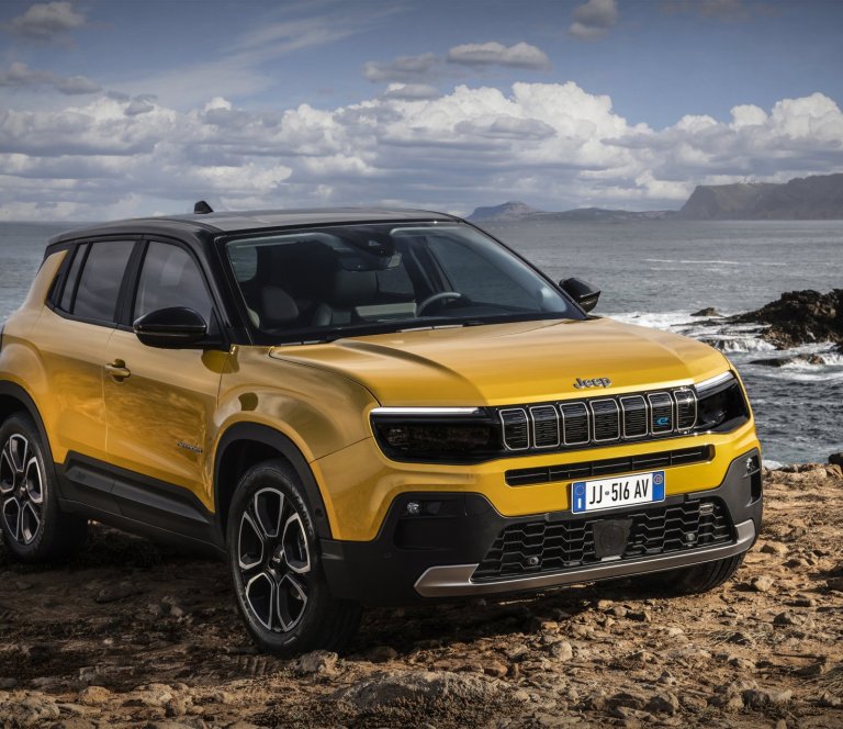 100% rafknúinn Jeep Avenger er bíll ársins 2023