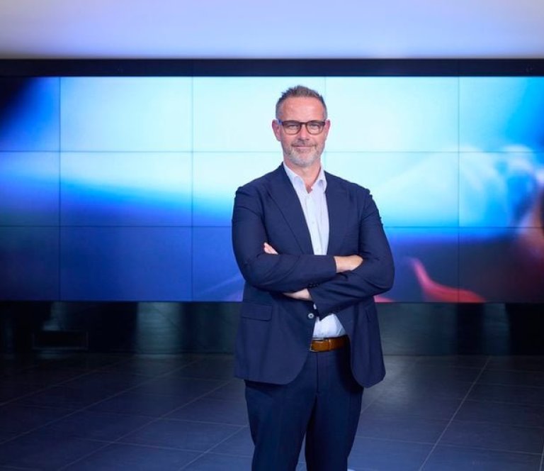 Frétt í Viðskiptablaðinu - Bílarisi geti komið Íslandi á kortið