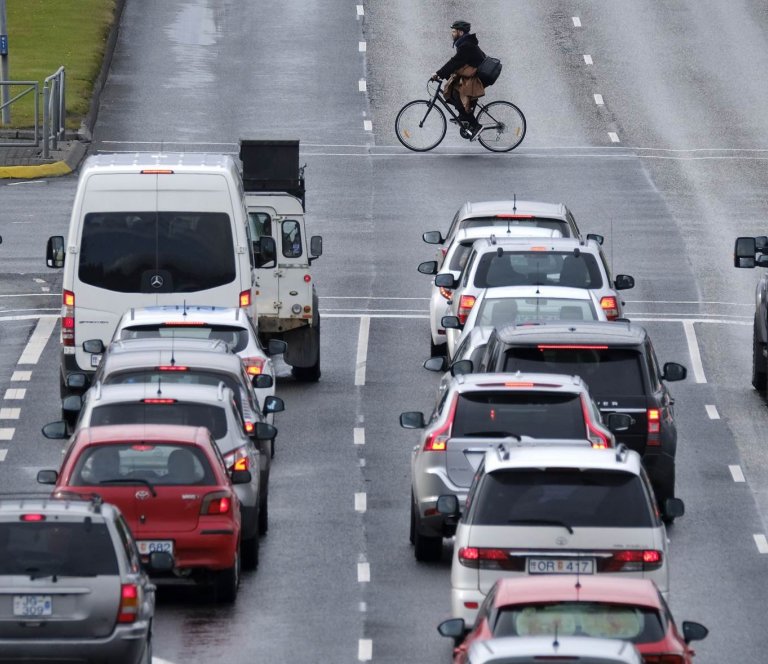 Einstaklingar kaupa fleiri bíla en í fyrra