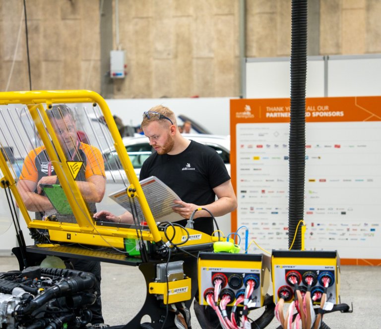 Ísland keppti í bílgreinaflokki í fyrsta sinn á Euroskills 2025