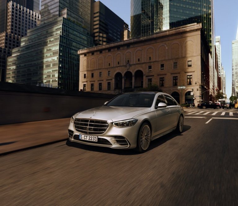 Mercedes-Benz verðmætasta lúxusbílamerkið fjórða árið í röð