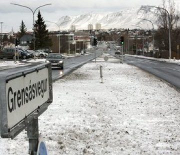 „Of­beldi“ gegn bíl­um