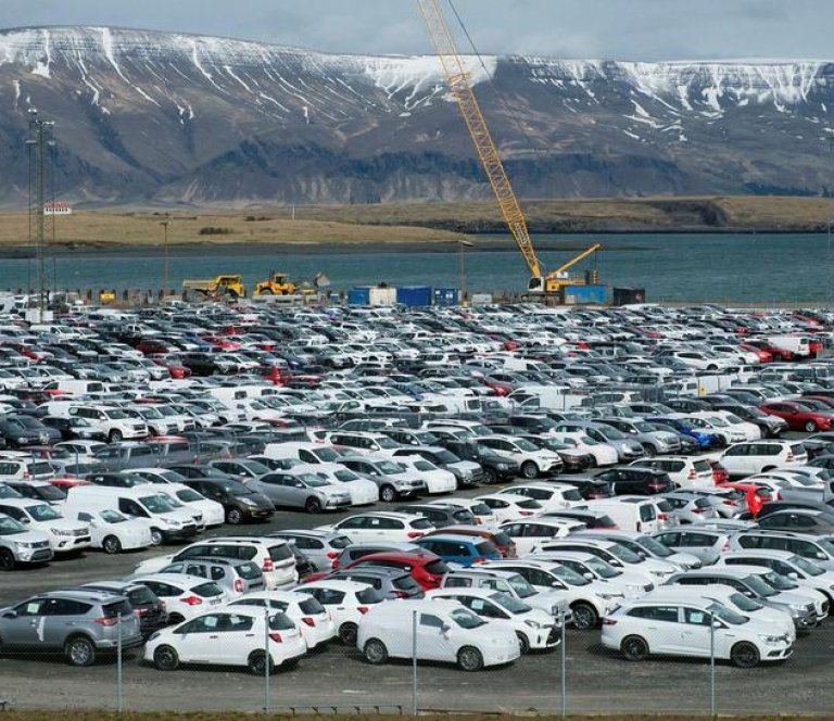 Bíla­kaup staðgreidd að stór­um hluta