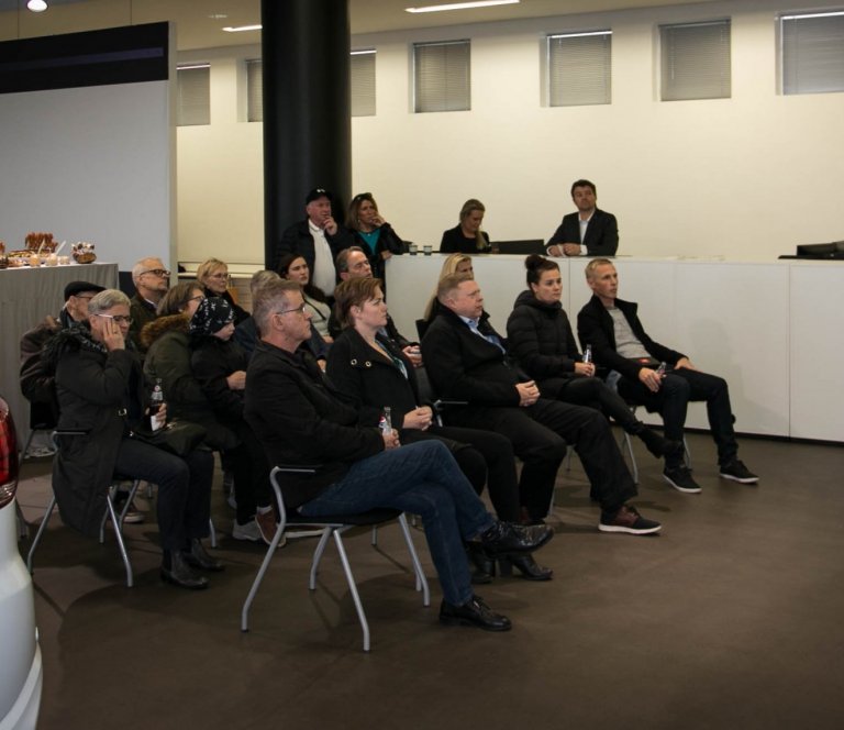 20 nýir Outlander PHEV afhentir á einu bretti