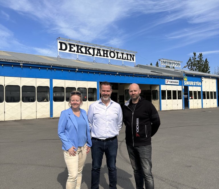 Vekra kaupir Dekkjahöllina