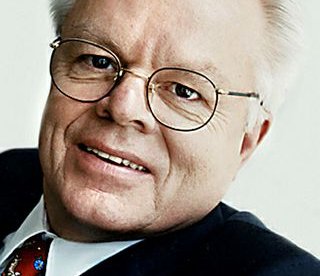 Ingimundur Sigfússon fyrrum forstjóri Heklu og sendiherra er látin.