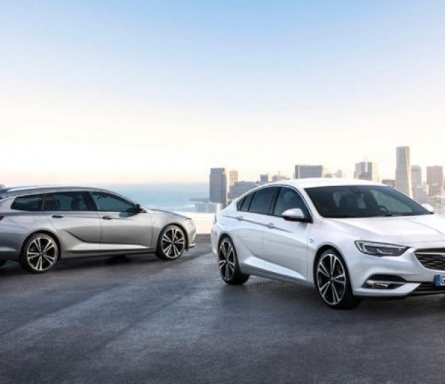 Flaggskipið Insignia byrjar að rúlla af böndunum