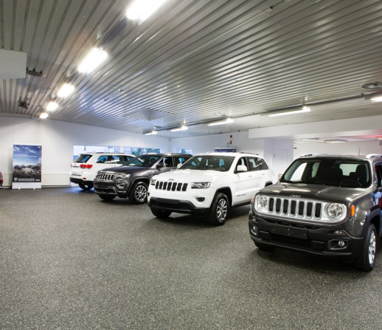 Fjölmennt var á bílasýningu hjá Ís-Band á helginni