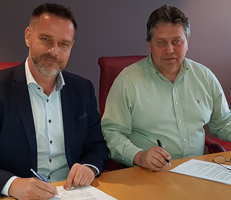 Kjarasamningar undirritaðir