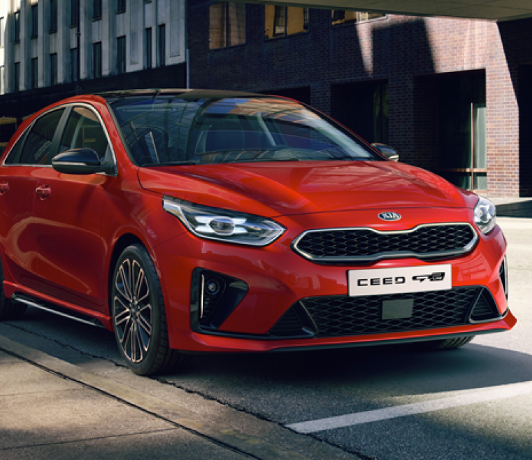 KIA aldrei selt fleiri bíla