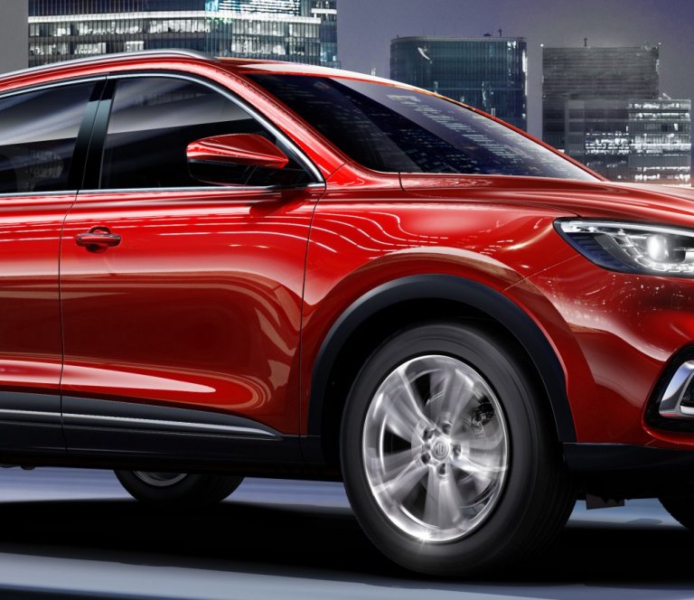 MG afhjúpar tengiltvinnbílinn HS