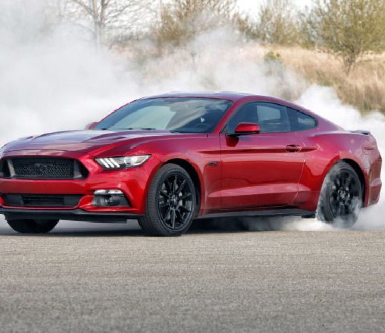 Ford Mustang söluhæsti sportbíll heims