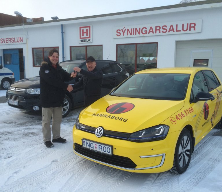 Hundraðasti rafbíllinn afhentur