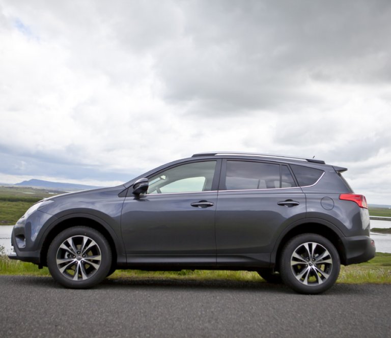 Toyota sank­ar að sér ör­yggis­viður­kenn­ing­um