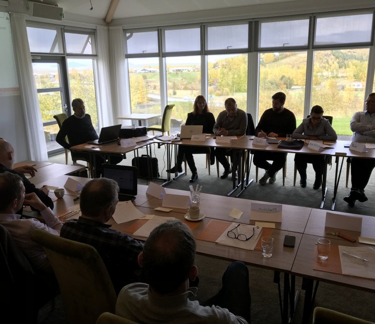 Framtíð menntamála í bílgreinum rædd á fundi aðila atvinnulífsins og skóla.