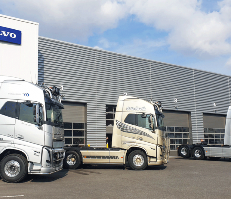 Fimm nýir Volvo FH16 dráttarbílar afhentir hjá Velti